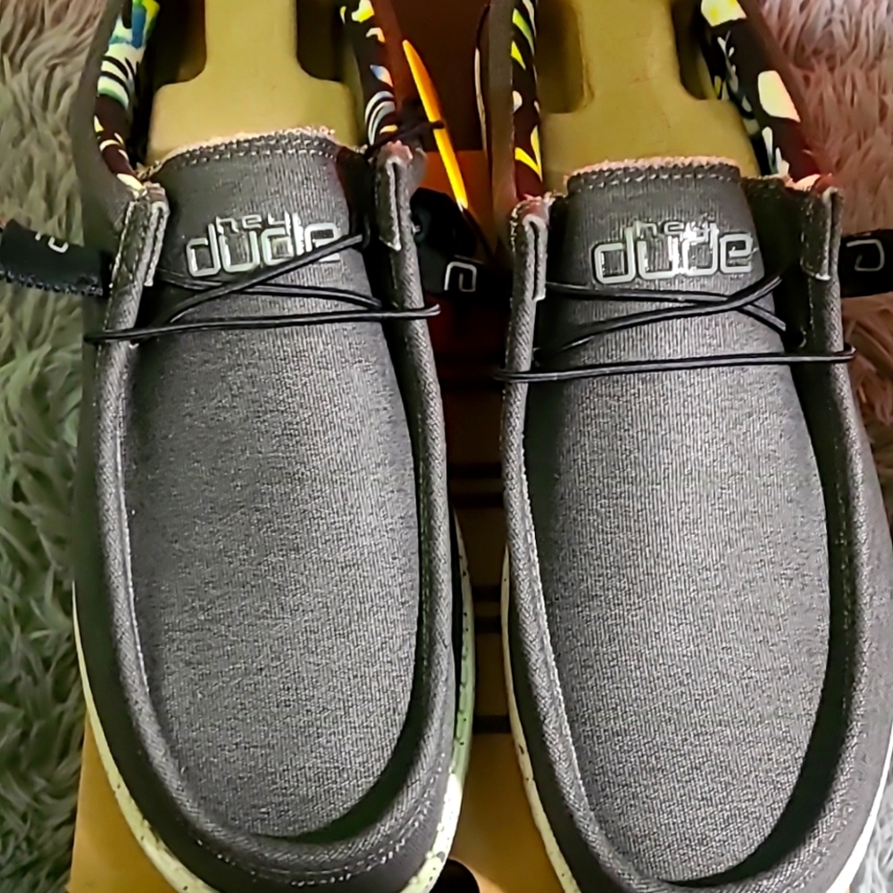 Hey dude size 10 new